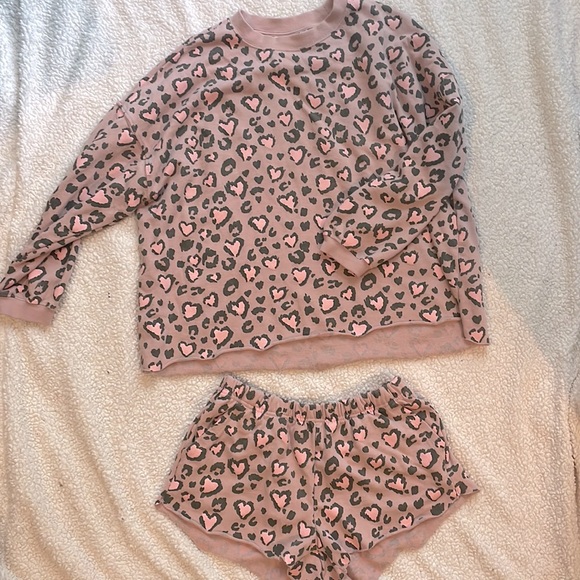 2 piece leopard heart lounge set - Picture 1 of 4